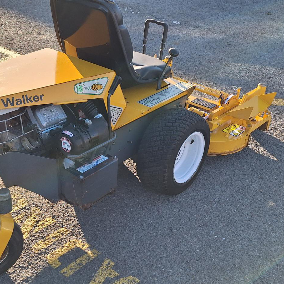 USED 2011 Walker MBV18 Zero-Turn Mower image 3